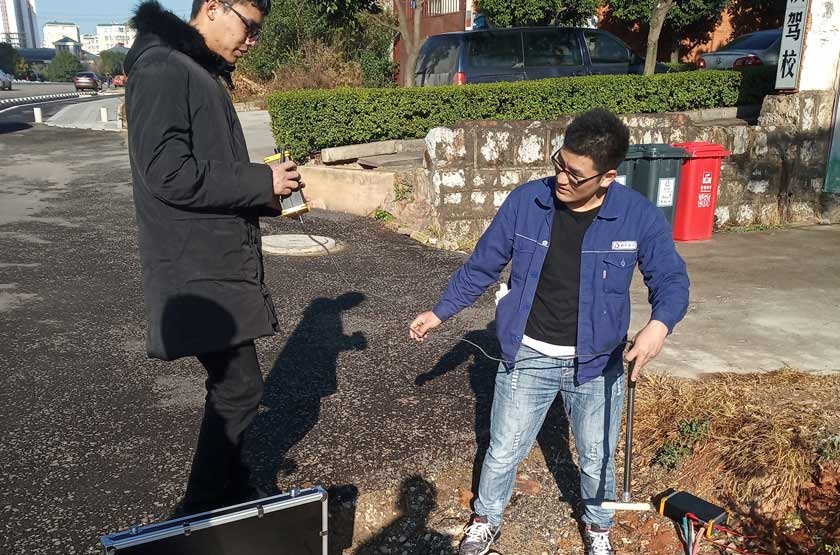 国电西高为昆明客户调试电缆故障测试设备