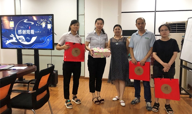 同喜同贺迎中秋，同欢同乐送祝福