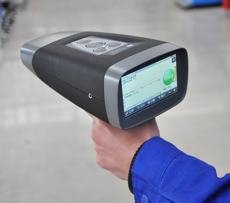 便携式智能局部放电监测仪实物图