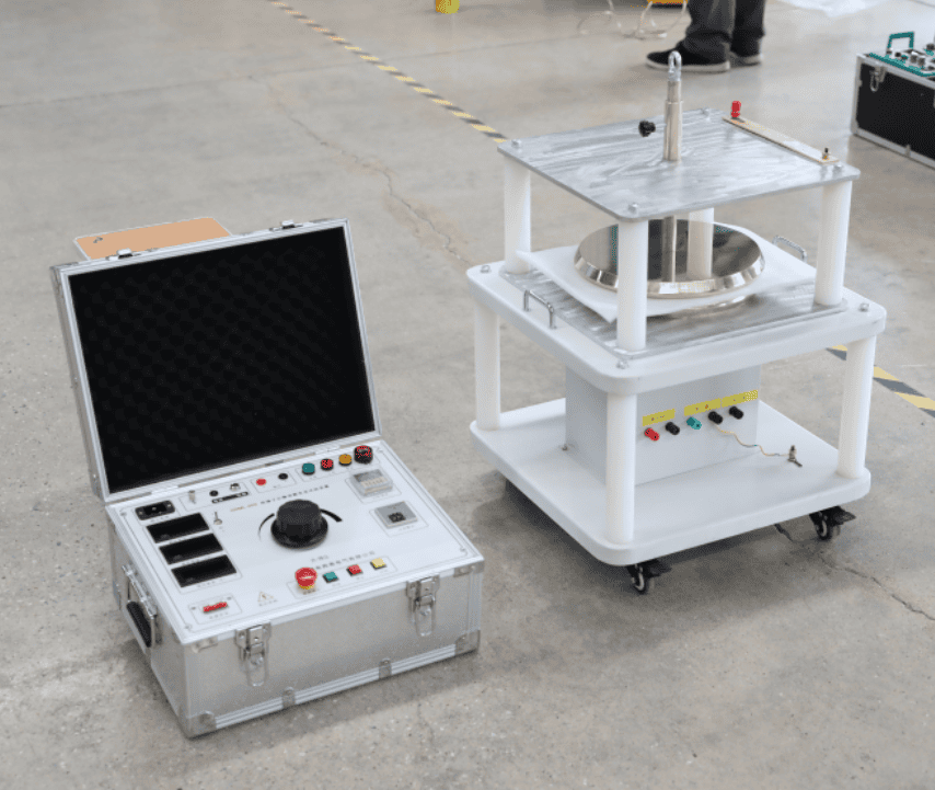 绝缘子芯棒泄漏电流试验装置实物图