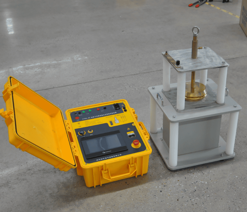 绝缘子芯棒泄漏电流智能试验装置实物图