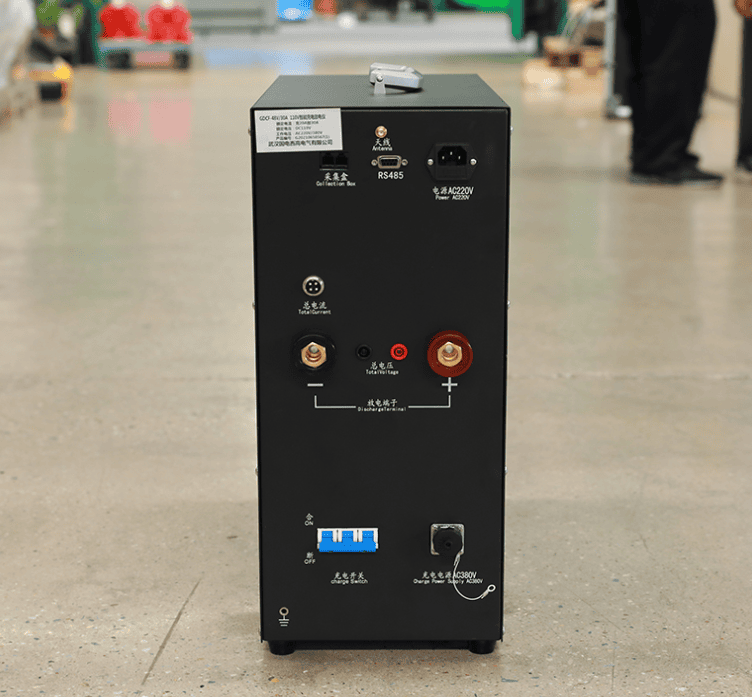 智能蓄电池充放电综合测试仪实物图