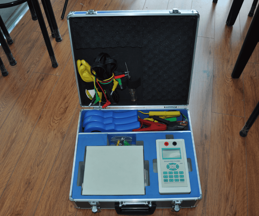 智能双台区线路分支识别仪实物图