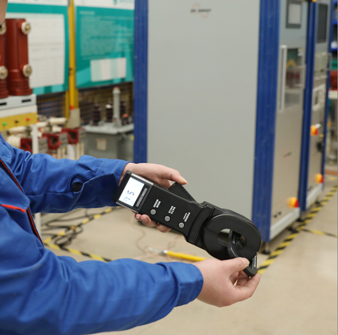 钳形接地电阻测试仪实物图