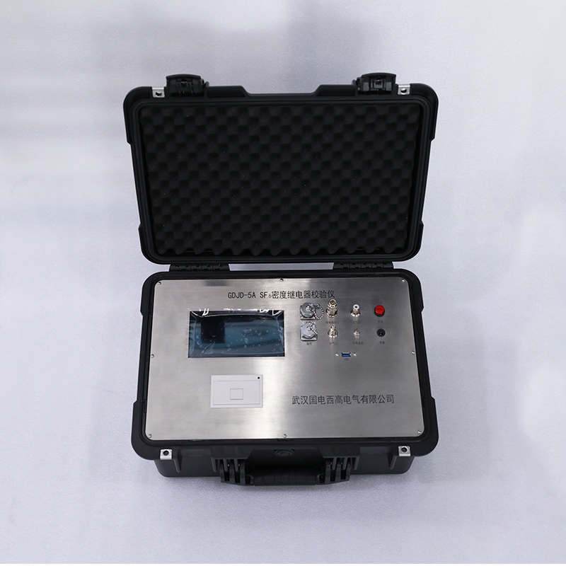 SF6气体密度继电器全自动校验仪实物图