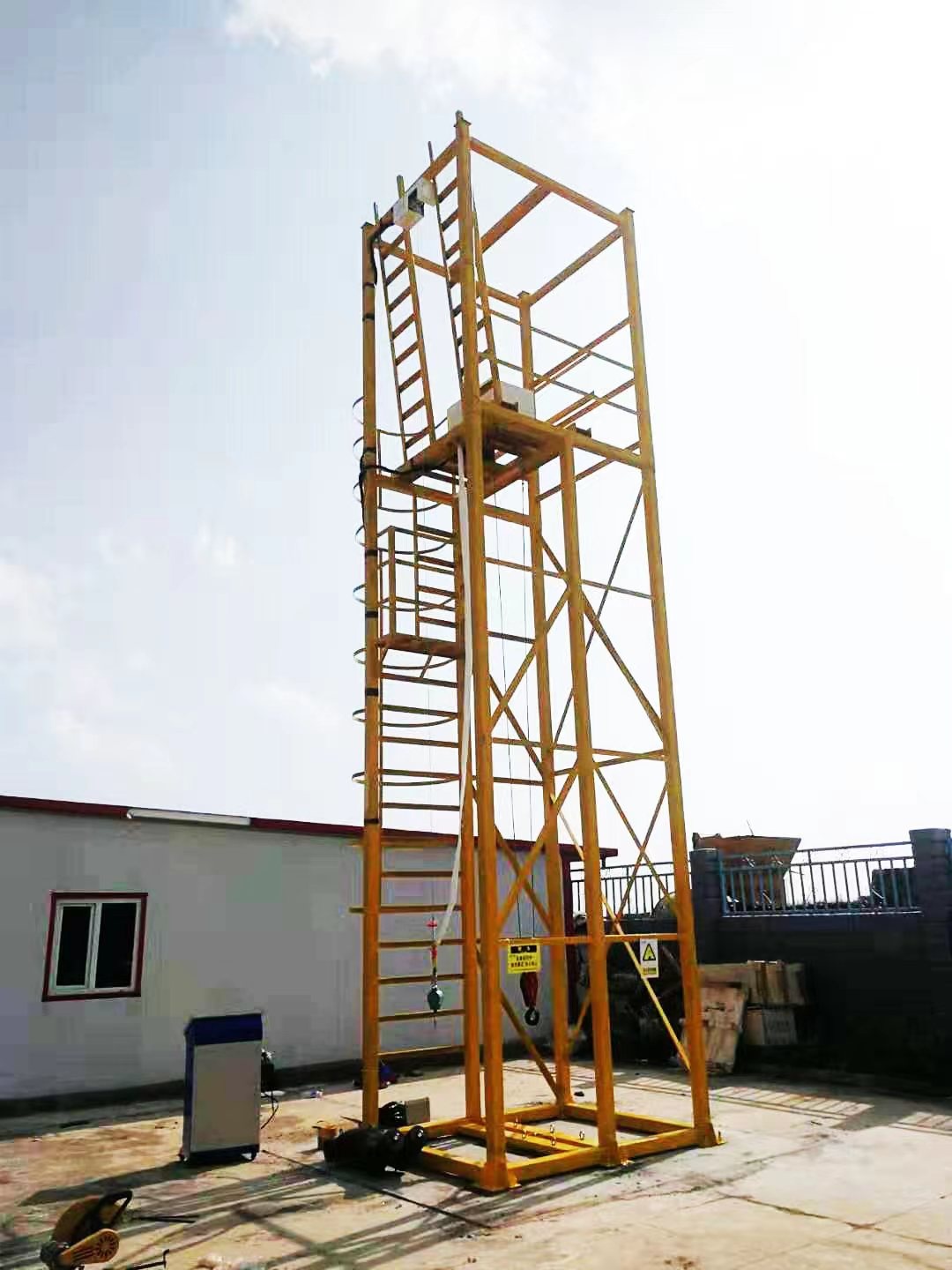 安全带综合测试机现场图